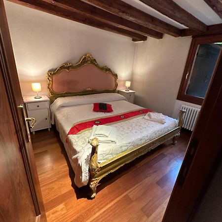 1 Ca'Del Traghetto Family Apartment Venedig Exteriör bild