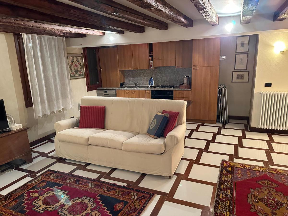 1 Ca'Del Traghetto Family Apartment Venedig Exteriör bild