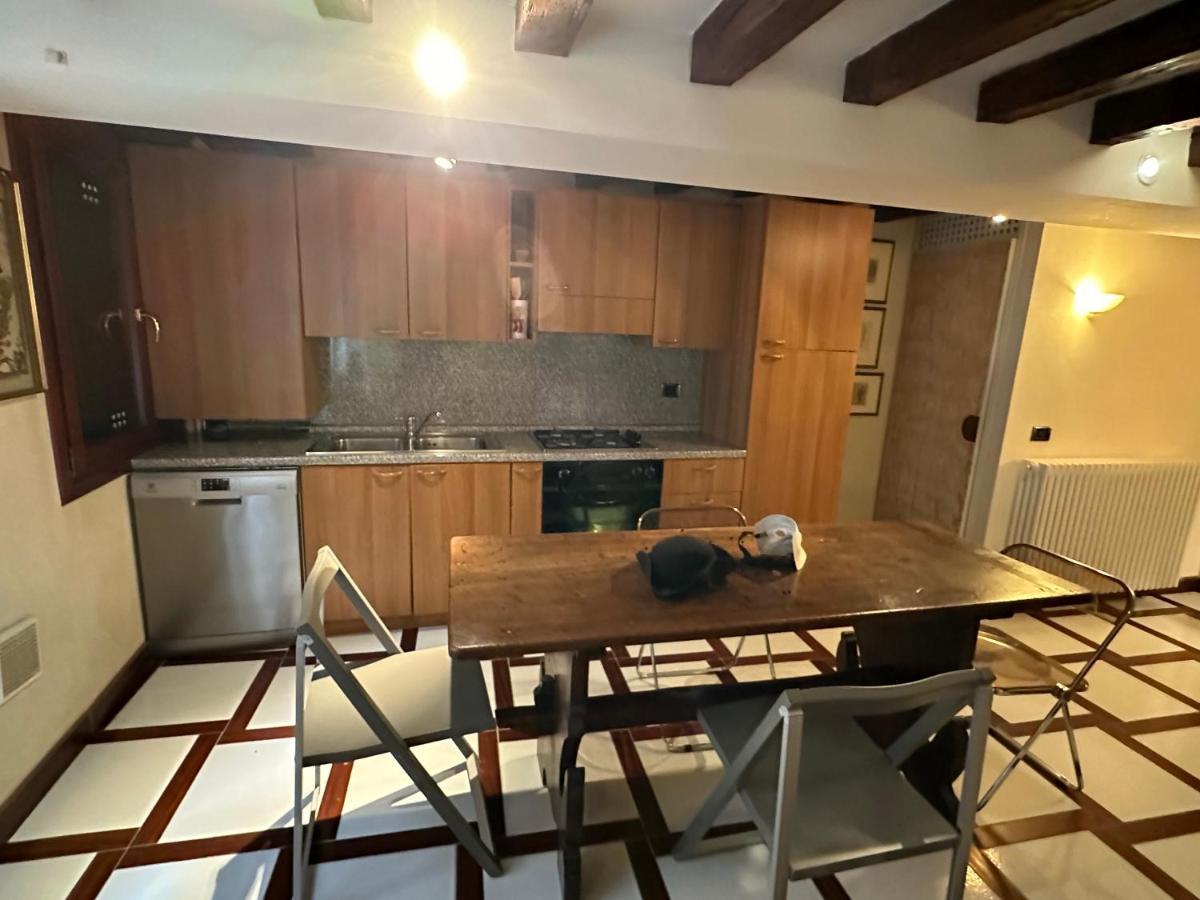 1 Ca'Del Traghetto Family Apartment Venedig Exteriör bild