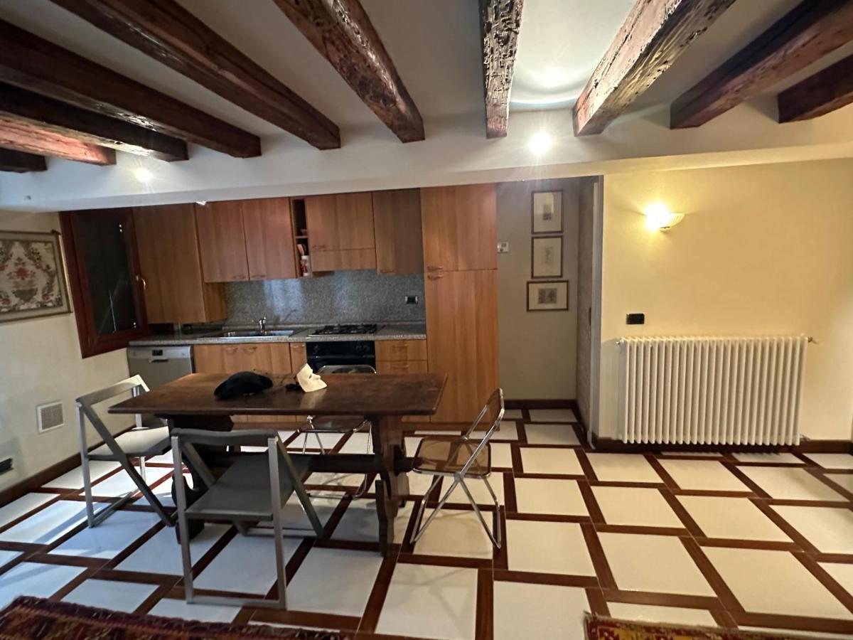 1 Ca'Del Traghetto Family Apartment Venedig Exteriör bild