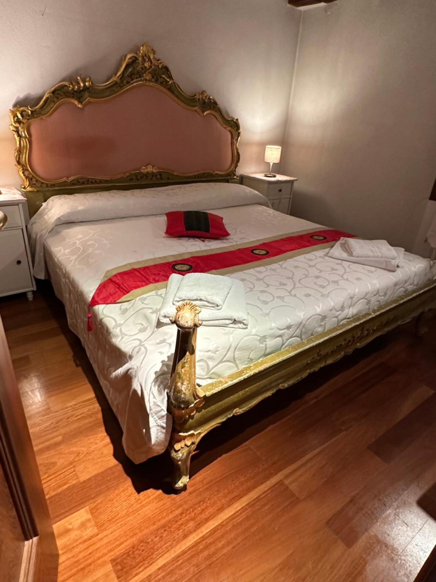 1 Ca'Del Traghetto Family Apartment Venedig Exteriör bild
